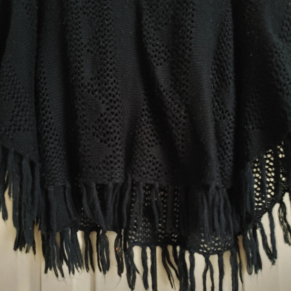 Jack BB Dakota Black Knit Poncho - Picture 9 of 14
